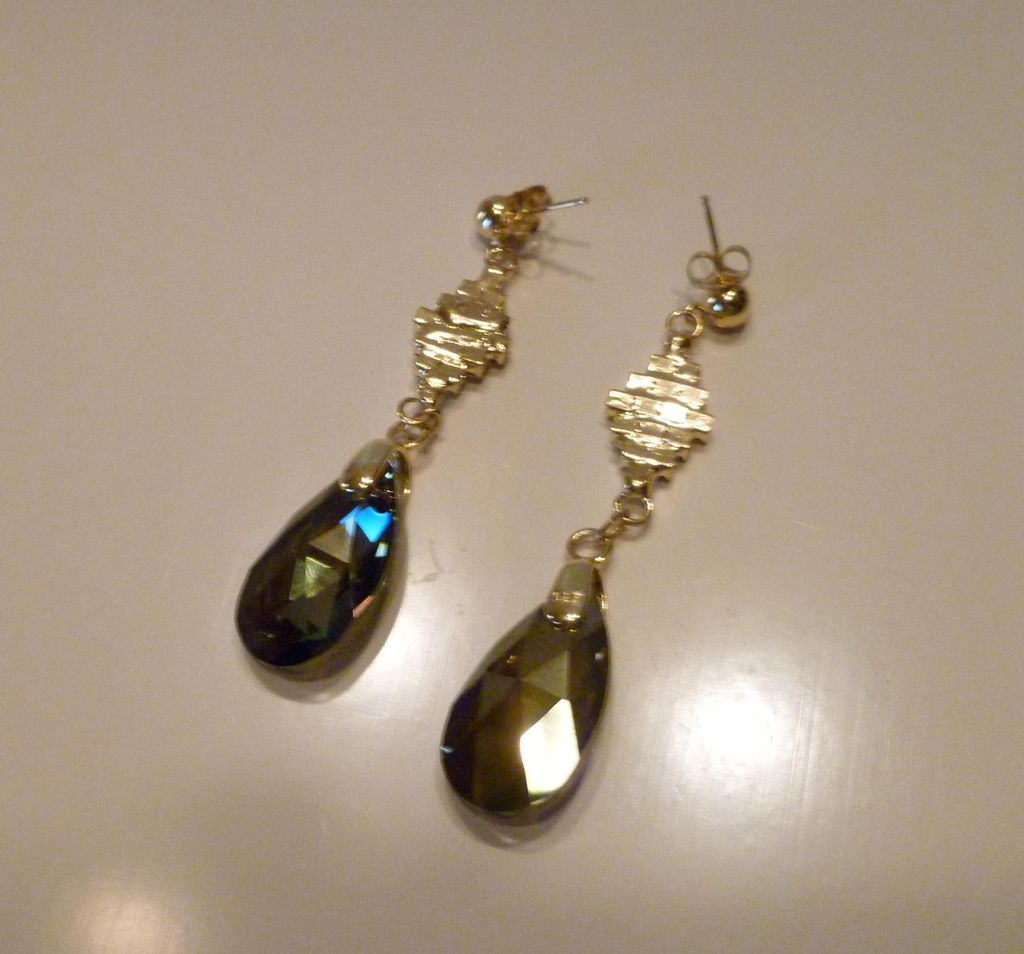 Diamond Shaped CZ and Bronze Shade Crystal Teardrop Earrings Diamond Shaped CZ and Bronze Shade Crystal Teardrop Earrings