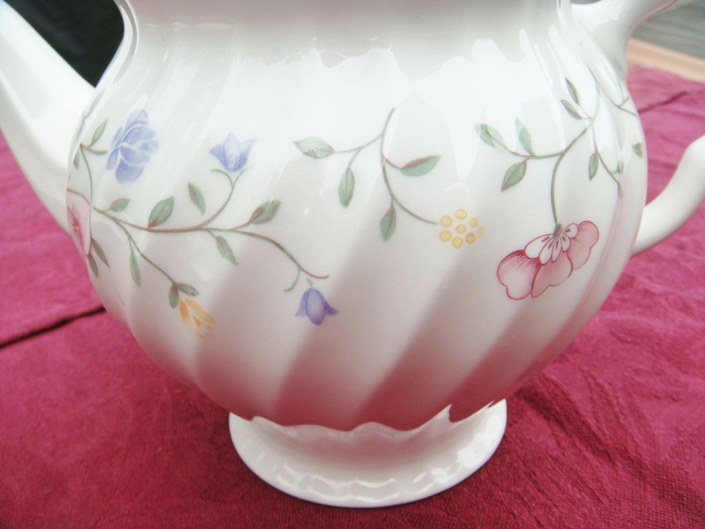 Johnson Brothers' Summer Chintz teapot, creamer & sugar Johnson Brothers' Summer Chintz teapot, creamer & sugar