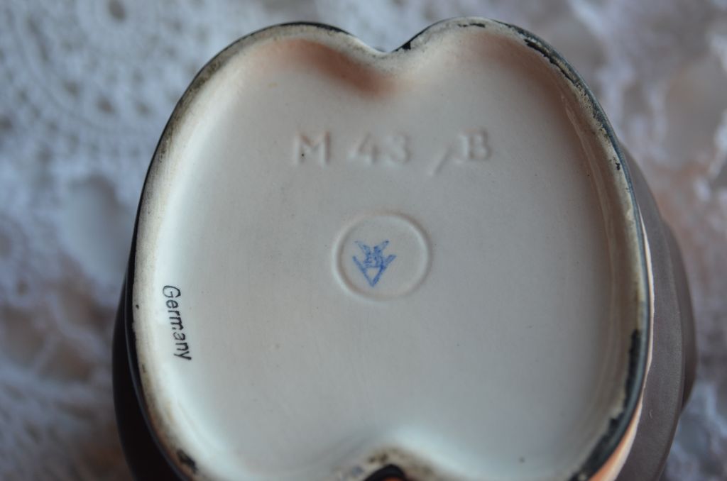 Goebel Friar Tuck Sugar Bowl, with toes, TMK-2 Stamped Full Bee Goebel Friar Tuck Sugar Bowl, with toes, TMK-2 Stamped Full Bee