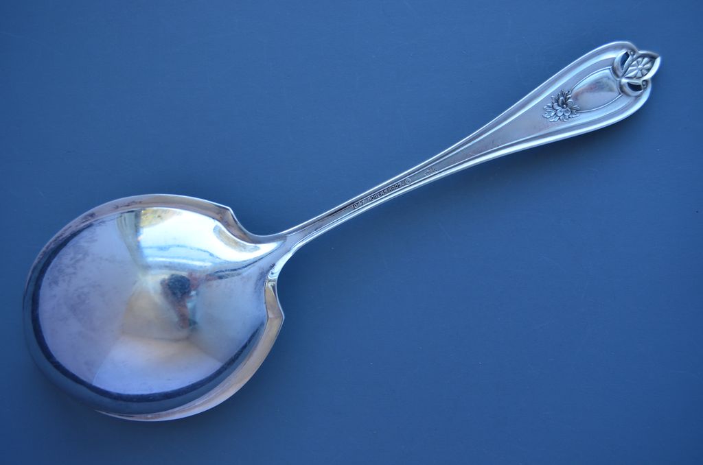 Rogers Bros Berry or Casserole Spoon OLD COLONY 1911 to 1973 Rogers Bros Berry or Casserole Spoon OLD COLONY 1911 to 1973
