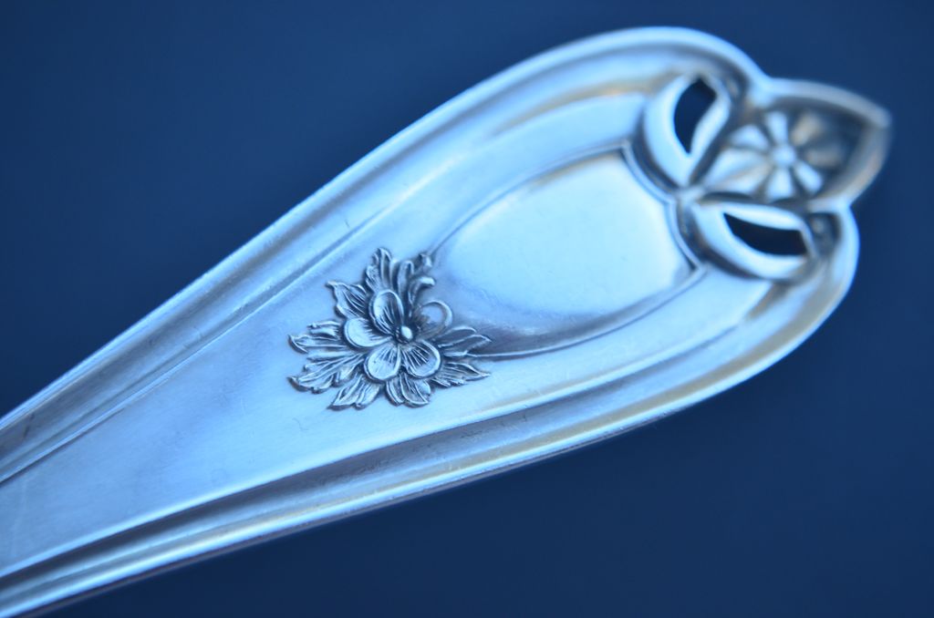 Rogers Bros Berry or Casserole Spoon OLD COLONY 1911 to 1973 Rogers Bros Berry or Casserole Spoon OLD COLONY 1911 to 1973