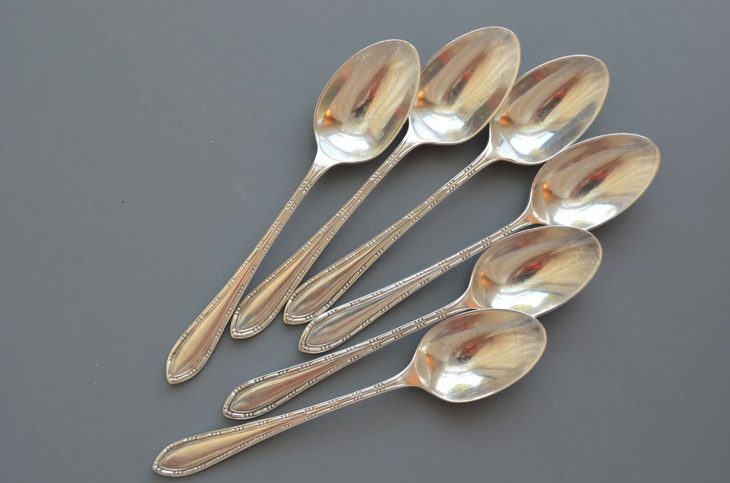 WALKER & HALL Boxed Set 6 Sterling Demitasse Spoons and Sugar Tongs WALKER & HALL Boxed Set 6 Sterling Demitasse Spoons and Sugar Tongs