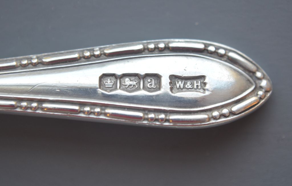 WALKER & HALL Boxed Set 6 Sterling Demitasse Spoons and Sugar Tongs WALKER & HALL Boxed Set 6 Sterling Demitasse Spoons and Sugar Tongs
