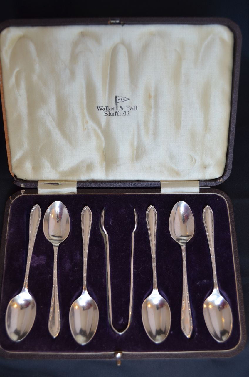 WALKER & HALL Boxed Set 6 Sterling Demitasse Spoons and Sugar Tongs WALKER & HALL Boxed Set 6 Sterling Demitasse Spoons and Sugar Tongs