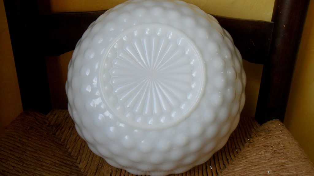 Anchor Hocking Bubble Pattern Milk Glass Bowl Anchor Hocking Bubble Pattern Milk Glass Bowl