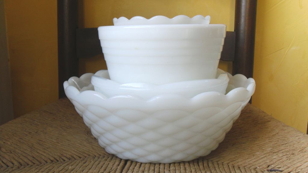 Anchor Hocking Bubble Pattern Milk Glass Bowl Anchor Hocking Bubble Pattern Milk Glass Bowl
