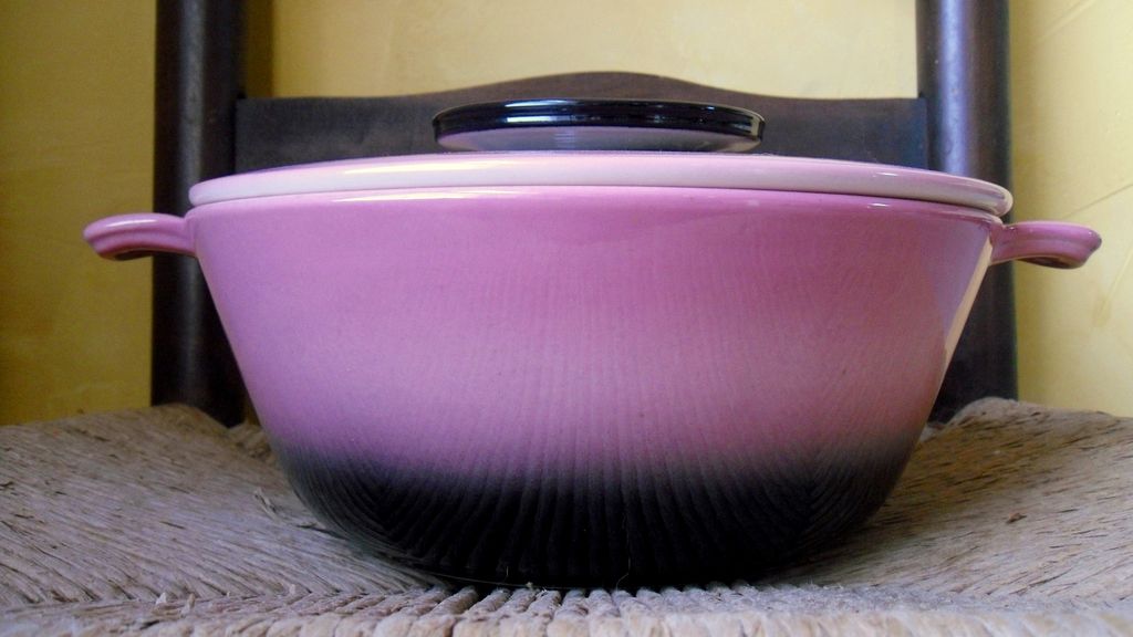 Vintage Large Retro HULL USA Flamingo Pink & Black Divided Covered Casserole Vintage Large Retro HULL USA Flamingo Pink & Black Divided Covered Casserole