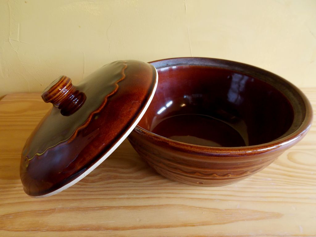 SALE/Vintage Mar Crest oven proof Stoneware Casserole dish with lid SALE/Vintage Mar Crest oven proof Stoneware Casserole dish with lid