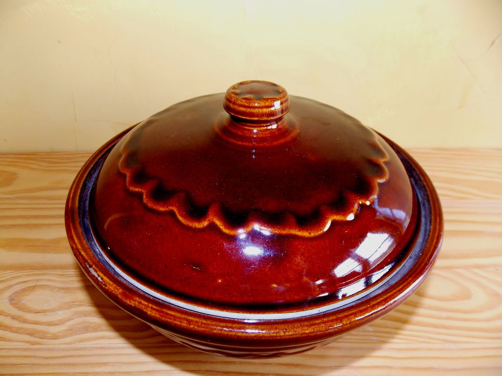 SALE/Vintage Mar Crest oven proof Stoneware Casserole dish with lid SALE/Vintage Mar Crest oven proof Stoneware Casserole dish with lid