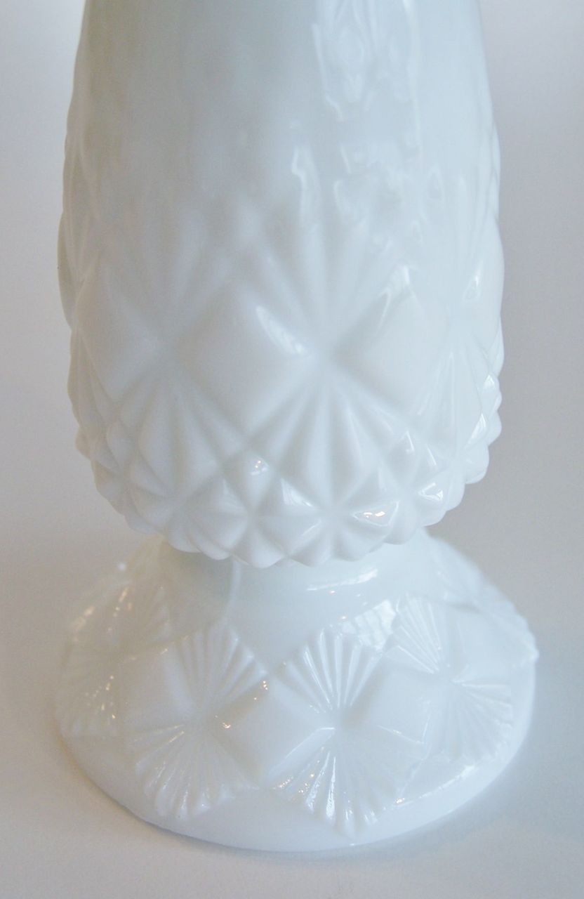 Vintage Fenton Milk glass Bud Vase Vintage Fenton Milk glass Bud Vase