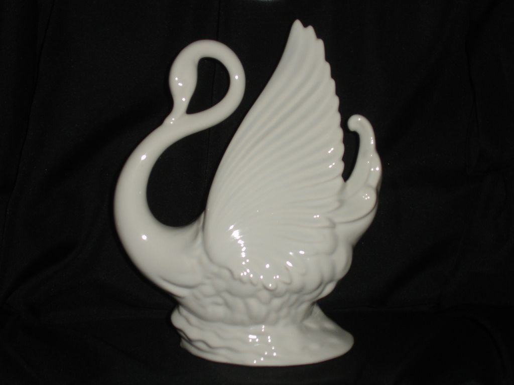 Maddux Swan Planter Maddux Swan Planter