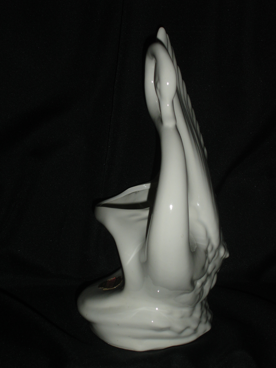 Maddux Swan Planter Maddux Swan Planter
