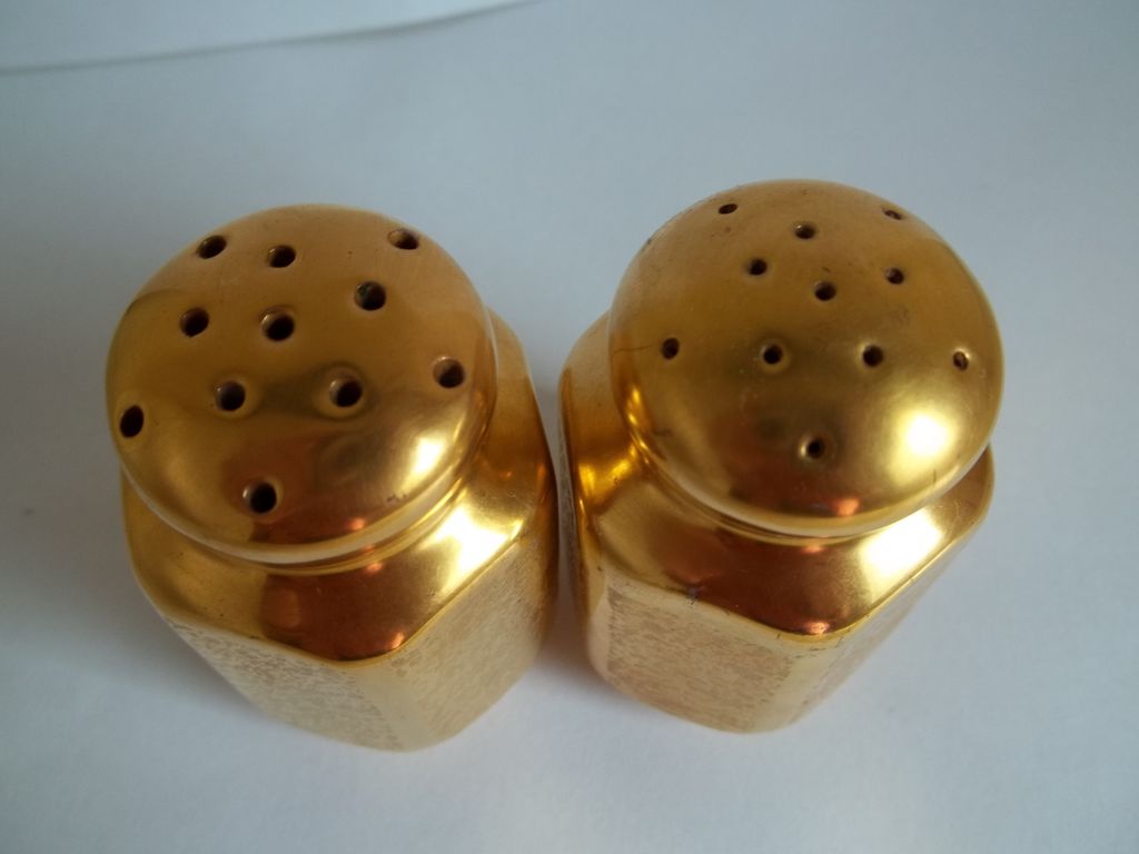 1918-1919 Pickard Salt and Pepper Shakers USA 1918-1919 Pickard Salt and Pepper Shakers USA