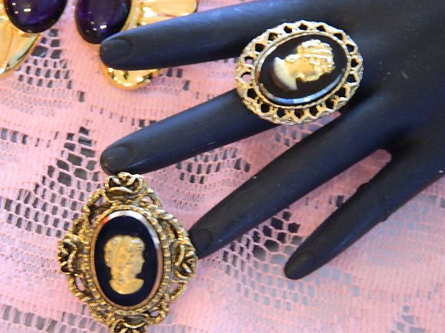 Super Pretty Gold Black Glass Cameo Set ~ Brooch & Ring Super Pretty Gold Black Glass Cameo Set ~ Brooch & Ring