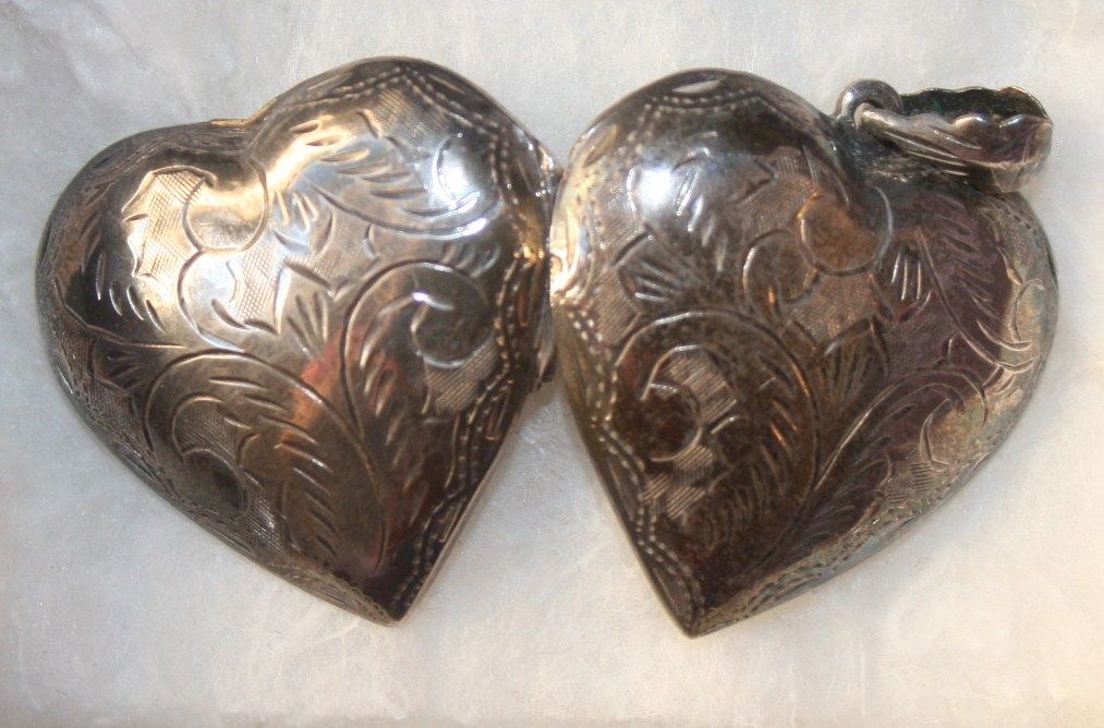 Vintage Sterling Silver Diamond Cut Puff Heart Locket Vintage Sterling Silver Diamond Cut Puff Heart Locket