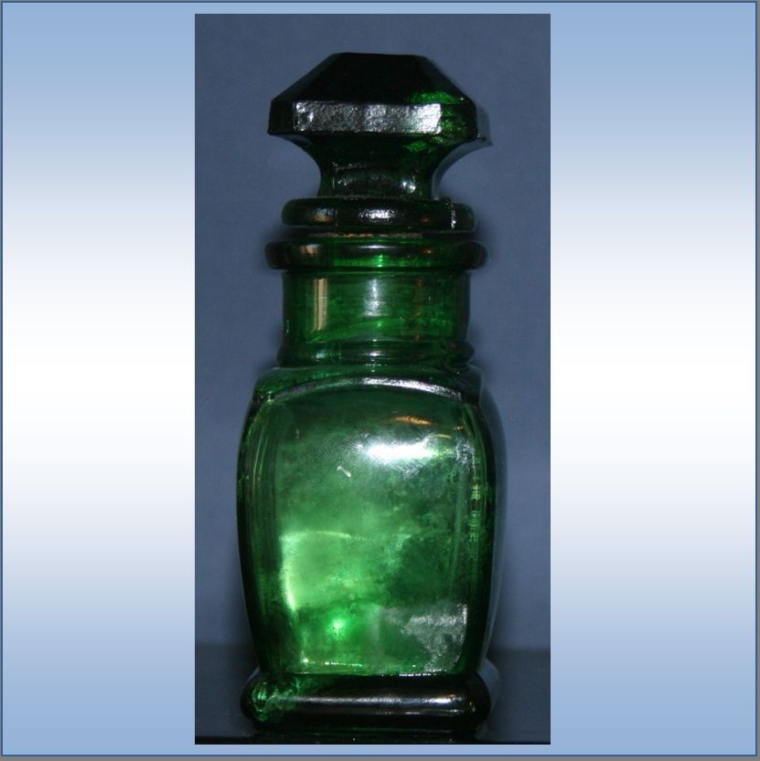 Vintage Emerald Green Smelling Salts Bottle with Stopper Vintage Emerald Green Smelling Salts Bottle with Stopper