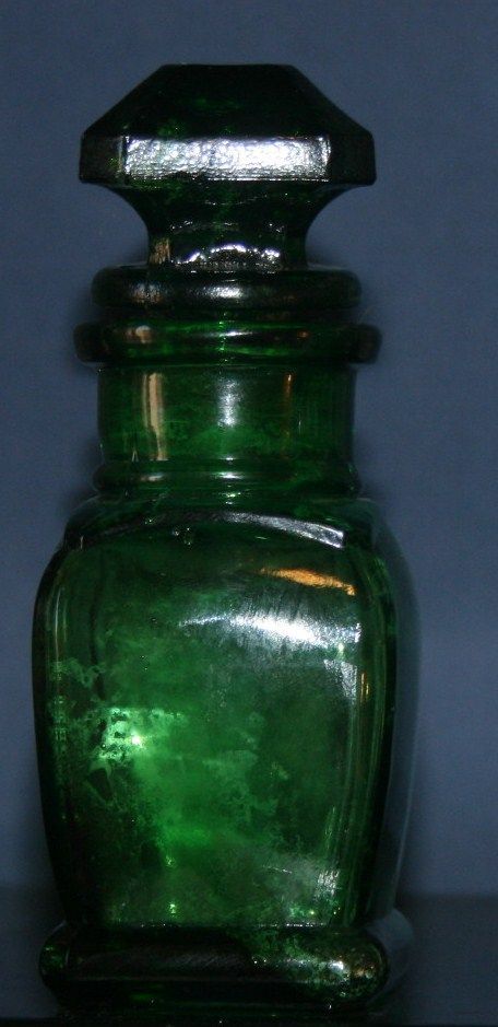 Vintage Emerald Green Smelling Salts Bottle with Stopper Vintage Emerald Green Smelling Salts Bottle with Stopper