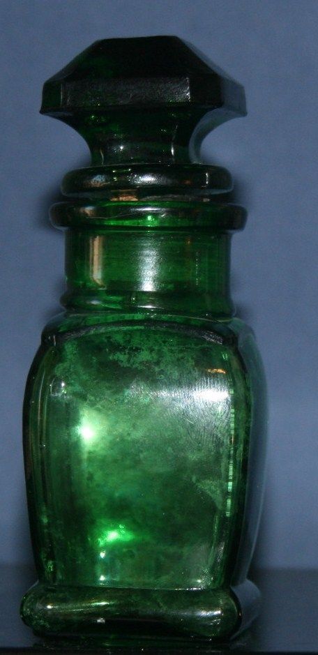 Vintage Emerald Green Smelling Salts Bottle with Stopper Vintage Emerald Green Smelling Salts Bottle with Stopper