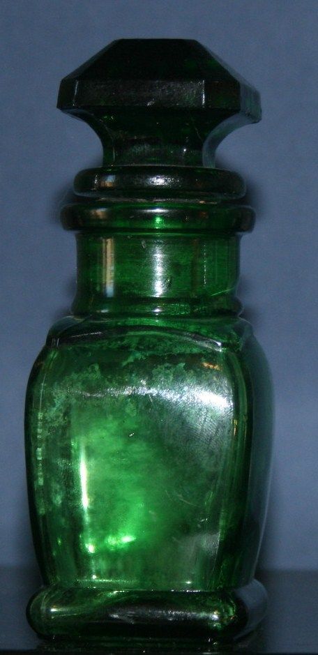 Vintage Emerald Green Smelling Salts Bottle with Stopper Vintage Emerald Green Smelling Salts Bottle with Stopper