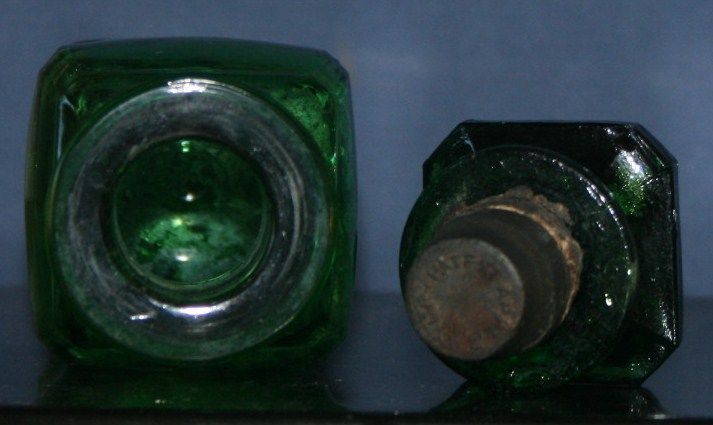 Vintage Emerald Green Smelling Salts Bottle with Stopper Vintage Emerald Green Smelling Salts Bottle with Stopper