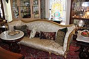 Antiques & Jewels