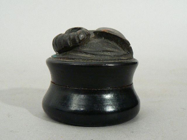 Antique Japanese asian carved wood elephant head box small round Antique Japanese asian carved wood elephant head box small round