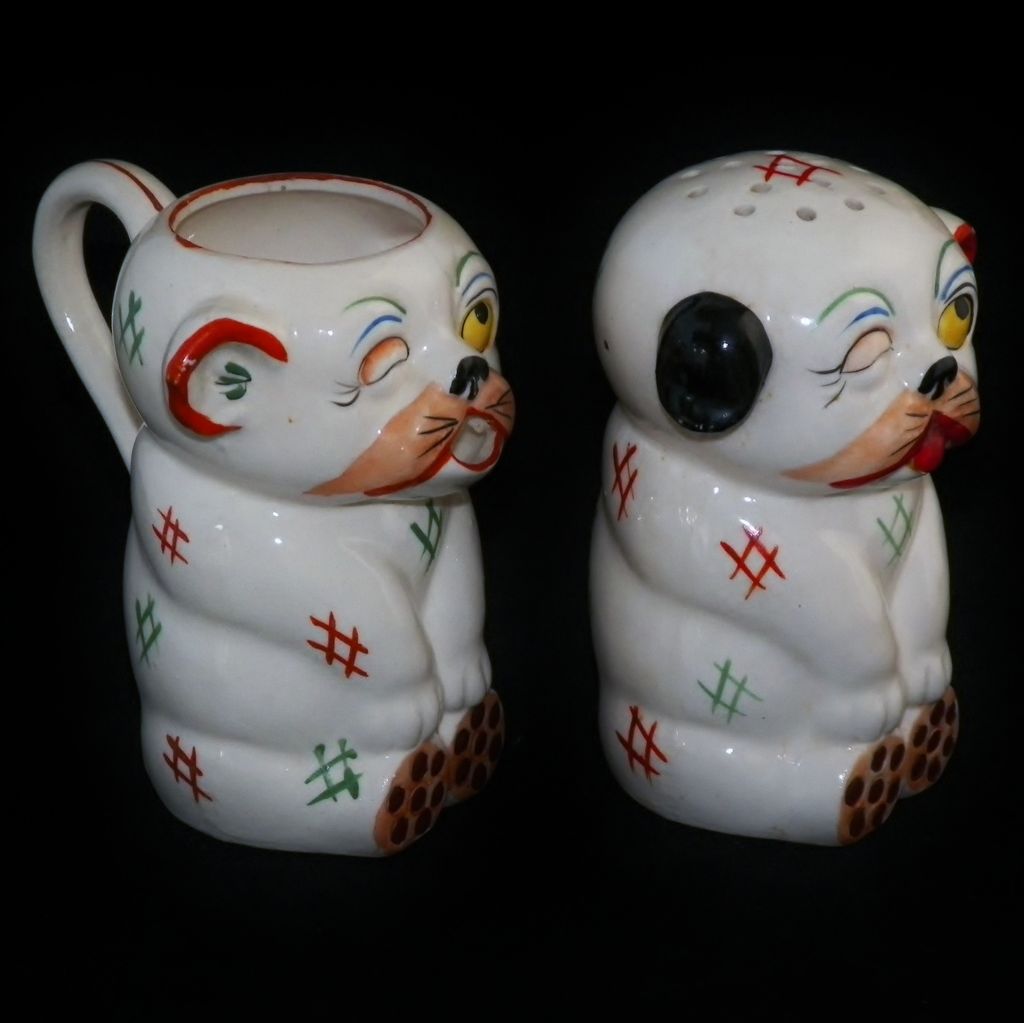 Unlicensed Japanese Bongo Dog Creamer and Sugar Saker Unlicensed Japanese Bongo Dog Creamer and Sugar Saker