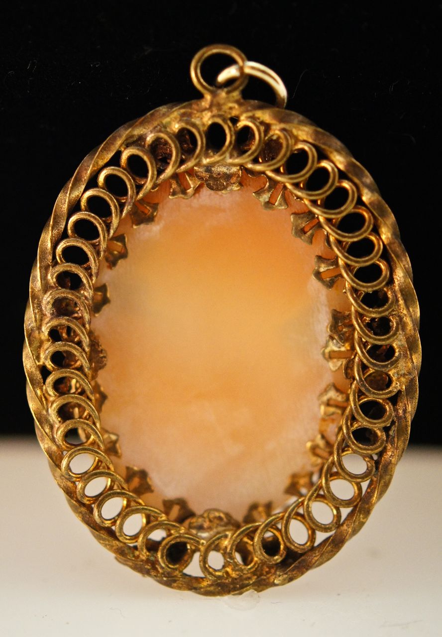 Vermeil Shell Cameo Pendant - Vintage Vermeil Shell Cameo Pendant - Vintage