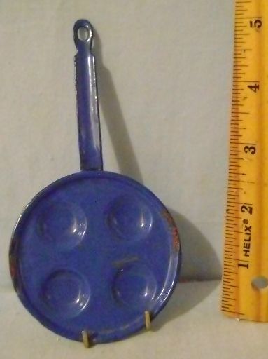 Vintage Childrens' Mini Granite Egg Skillet Vintage Childrens' Mini Granite Egg Skillet