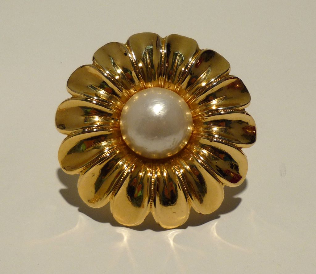 Chanel Vintage Flower Brooch Chanel Vintage Flower Brooch