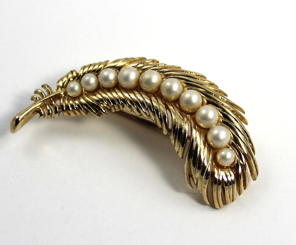 Vintage Crown Trifari Feather Brooch / Pin Simulated Pearls Vintage Crown Trifari Feather Brooch / Pin Simulated Pearls