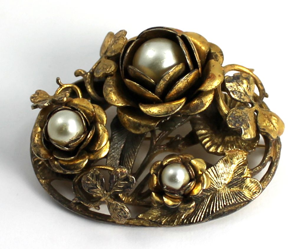 Vintage Art Nouveau Style Gold Tone Imitation Pearl Repousse Brooch Vintage Art Nouveau Style Gold Tone Imitation Pearl Repousse Brooch