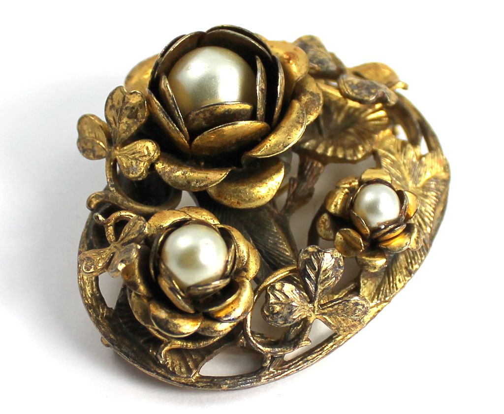 Vintage Art Nouveau Style Gold Tone Imitation Pearl Repousse Brooch Vintage Art Nouveau Style Gold Tone Imitation Pearl Repousse Brooch