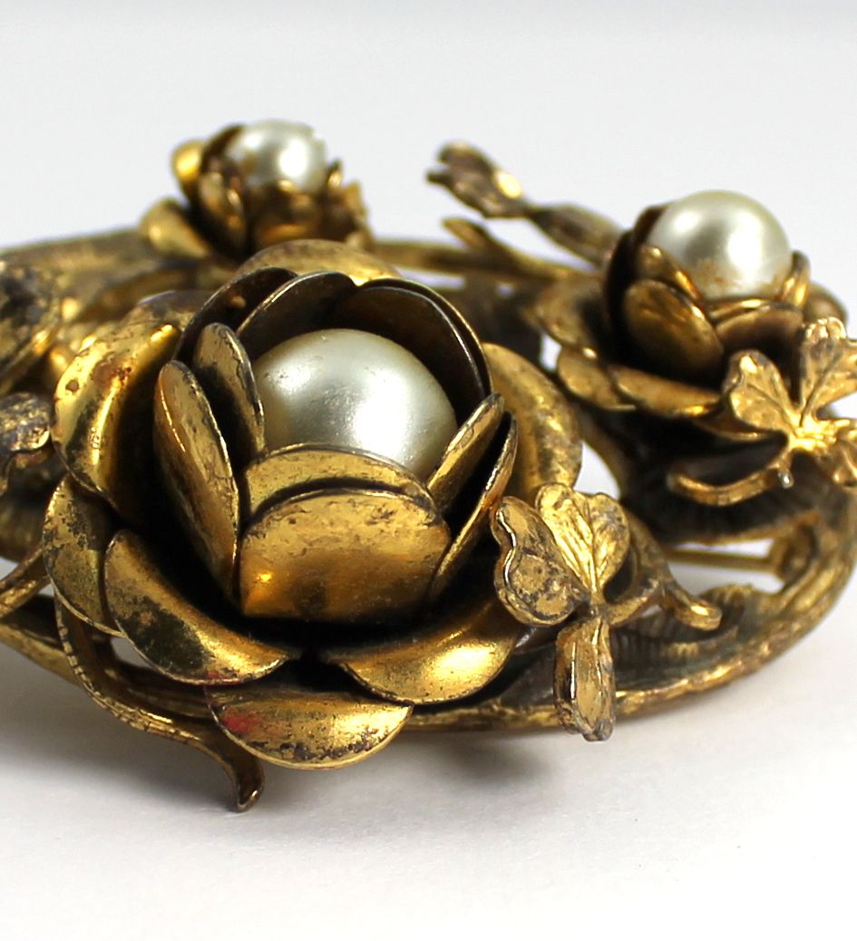 Vintage Art Nouveau Style Gold Tone Imitation Pearl Repousse Brooch Vintage Art Nouveau Style Gold Tone Imitation Pearl Repousse Brooch
