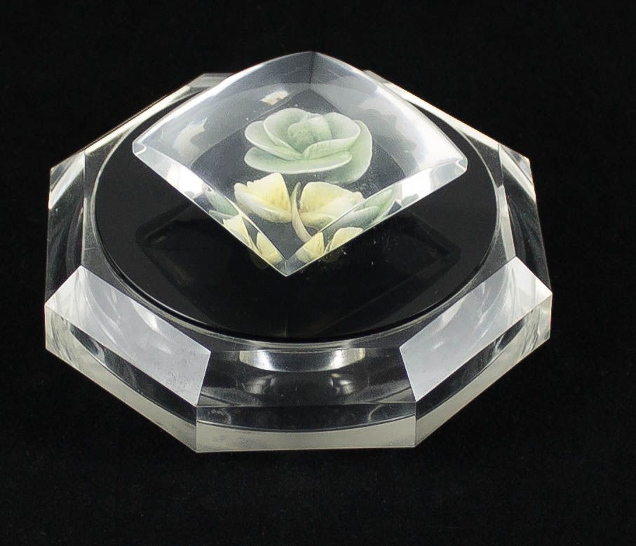Vintage 1940's Lucite Reverse Carved Vanity Powder Trinket Box - Jane Art Vintage 1940's Lucite Reverse Carved Vanity Powder Trinket Box - Jane Art