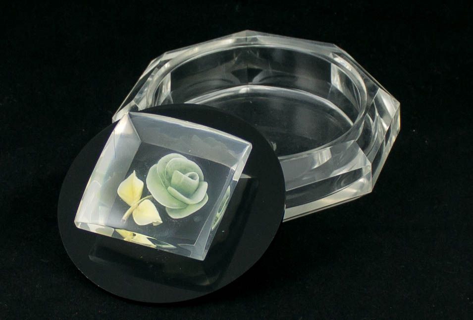 Vintage 1940's Lucite Reverse Carved Vanity Powder Trinket Box - Jane Art Vintage 1940's Lucite Reverse Carved Vanity Powder Trinket Box - Jane Art