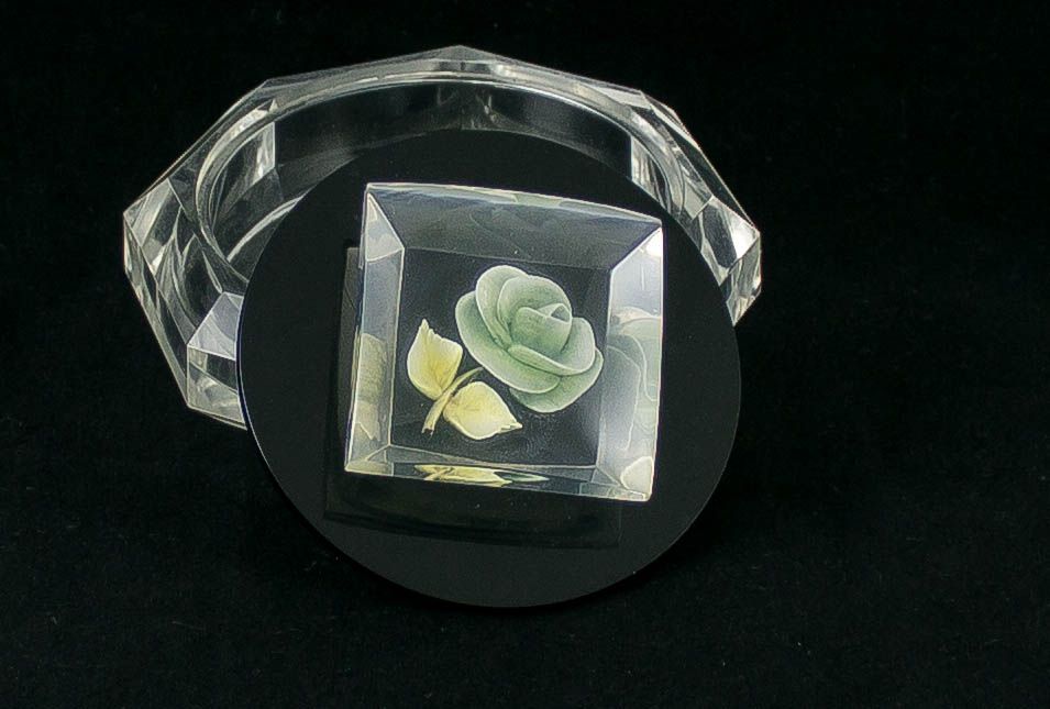 Vintage 1940's Lucite Reverse Carved Vanity Powder Trinket Box - Jane Art Vintage 1940's Lucite Reverse Carved Vanity Powder Trinket Box - Jane Art