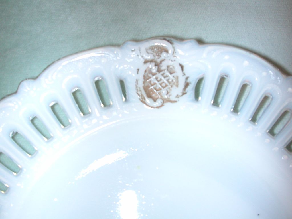 Kemple Panel Peg Open Edge Milk Glass Plate. Kemple Panel Peg Open Edge Milk Glass Plate.