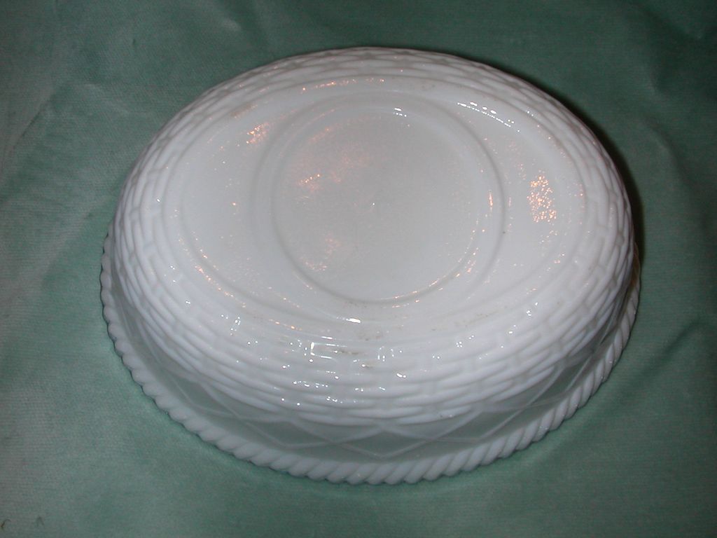 Kemple Milk Glass Fox Covered Dish. Kemple Milk Glass Fox Covered Dish.