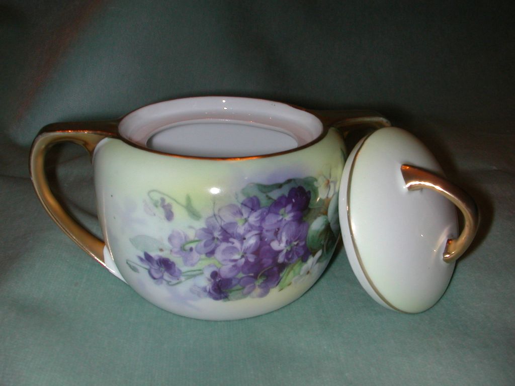 Royal Rudolstadt Violet Creamer and Covered Sugar. Royal Rudolstadt Violet Creamer and Covered Sugar.