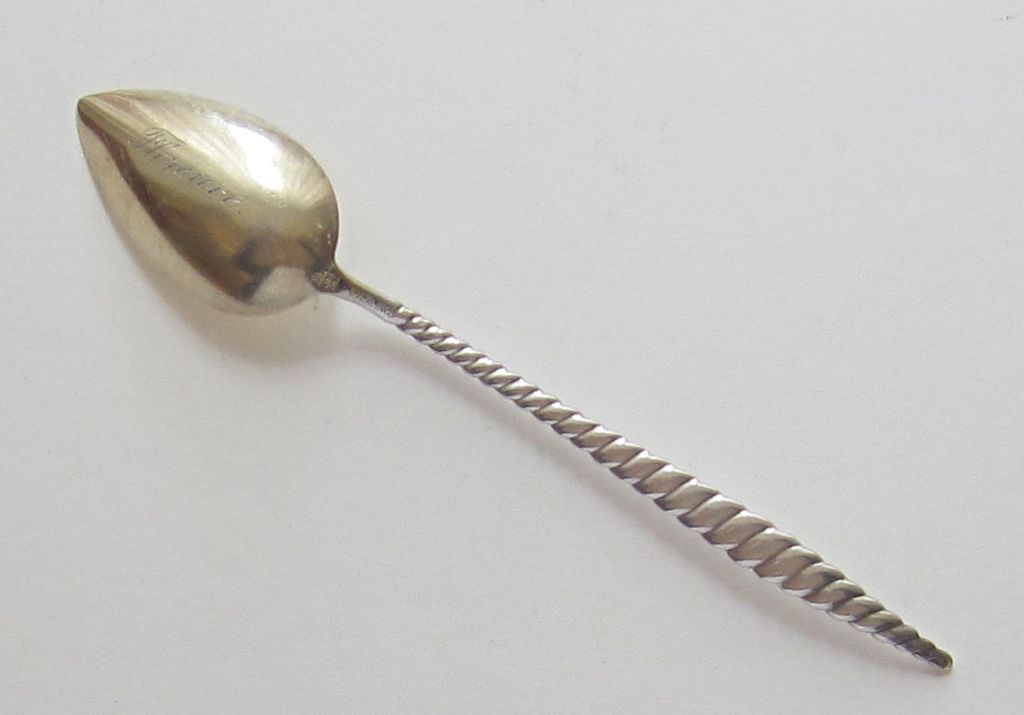 Whiting Vintage Sterling Silver Gold Wash Oval Twist Citrus Spoon Whiting Vintage Sterling Silver Gold Wash Oval Twist Citrus Spoon