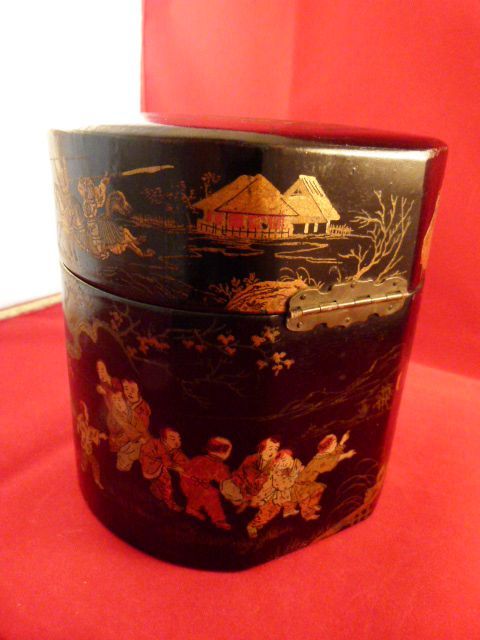 Oriental Papier Mache Collar Box Oriental Papier Mache Collar Box