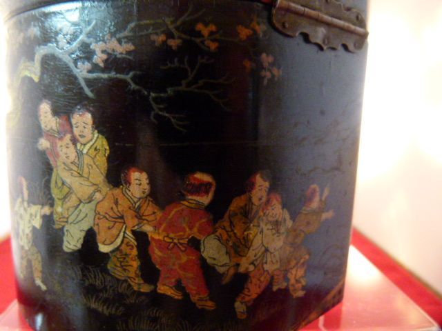 Oriental Papier Mache Collar Box Oriental Papier Mache Collar Box