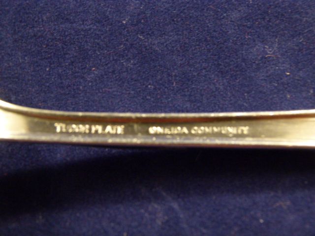 Queen Bess Silverplate Flatware 1946 Oneida Tudor Plate 6 Dinner Knives Queen Bess Silverplate Flatware 1946 Oneida Tudor Plate 6 Dinner Knives