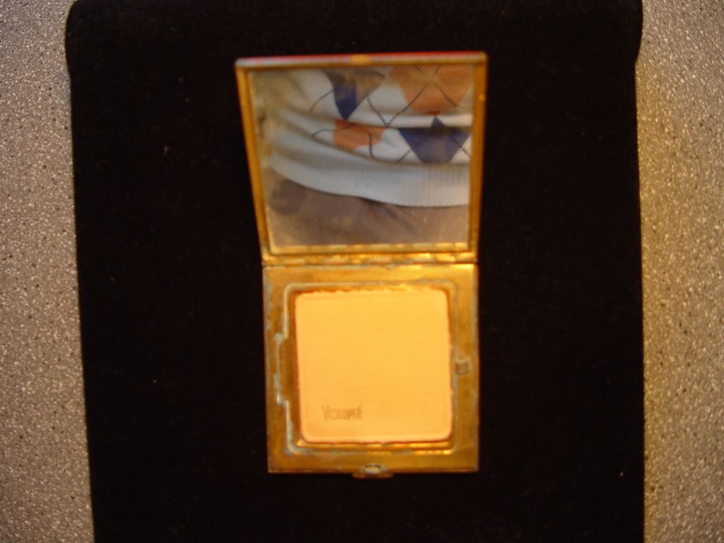 Voluptue square compact Voluptue square compact