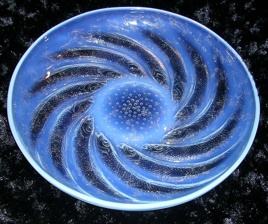 R. Lalique "Poissons" Opalescent Signed Coupe-Plate- c. 1931 R. Lalique "Poissons" Opalescent Signed Coupe-Plate- c. 1931