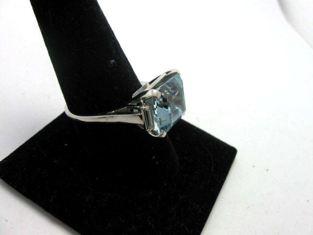 ART DECO 14K White Gold with Large Emerald cut Aquamarine Diamonds S10 ART DECO 14K White Gold with Large Emerald cut Aquamarine Diamonds S10
