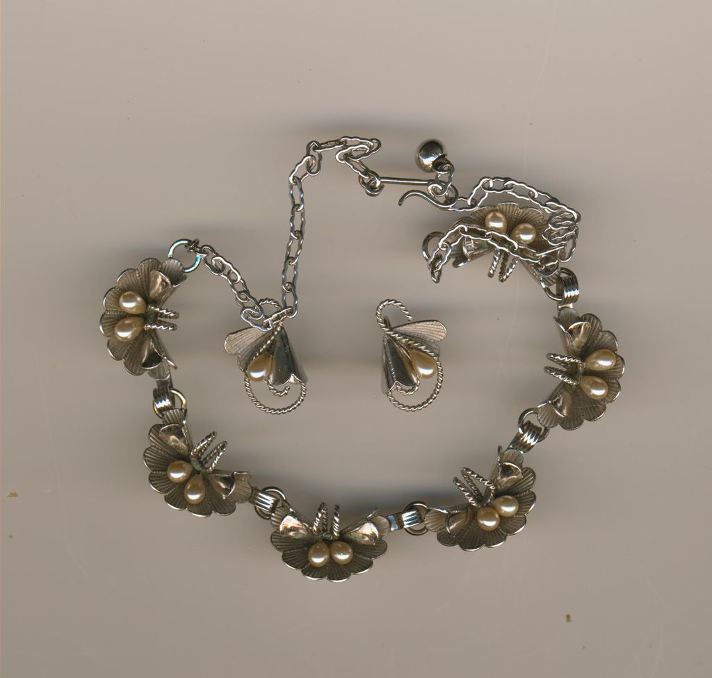 Awesome Bond Boyd STERLING SILVER Faux Pearl Demi Parure Necklace & Earrings Awesome Bond Boyd STERLING SILVER Faux Pearl Demi Parure Necklace & Earrings