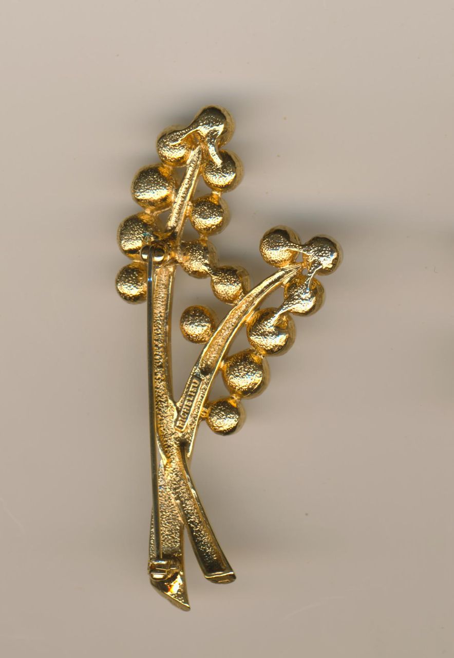 Richelieu Gold Plated Faux Pearl & Rhinestone Brooch Richelieu Gold Plated Faux Pearl & Rhinestone Brooch