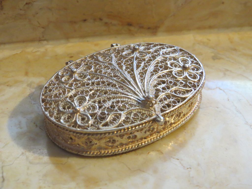 Art Nouveau Fine Filigree Oval Trinket Pill Box Signed EBC 925 Art Nouveau Fine Filigree Oval Trinket Pill Box Signed EBC 925